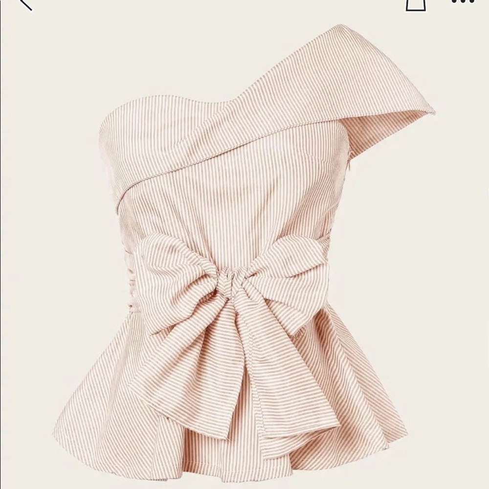 One shoulder crop top